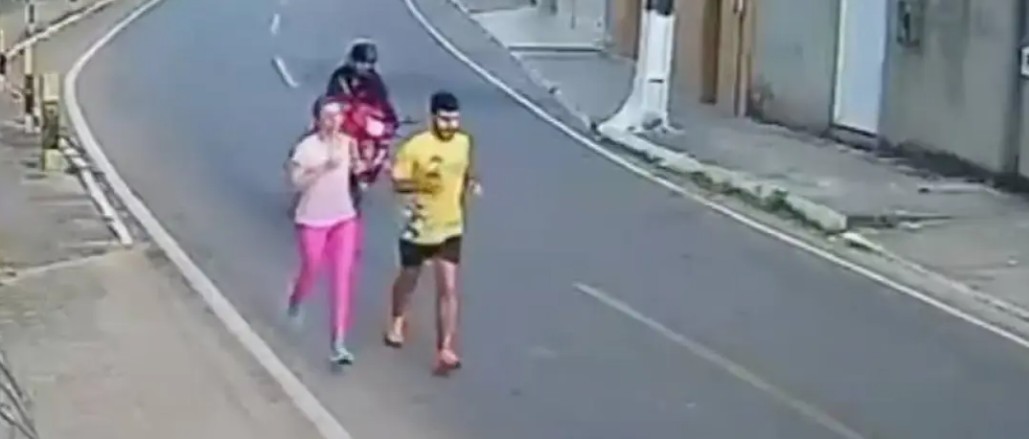 Motociclista atropella intencionalmente a un corredor y se da a la fuga