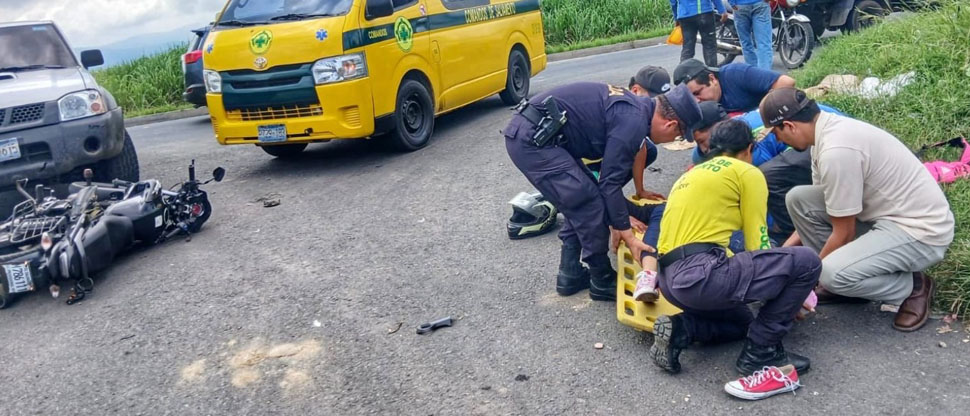 Motociclista sufre fuerte lesión tras accidentarse con un vehículo en Sacacoyo