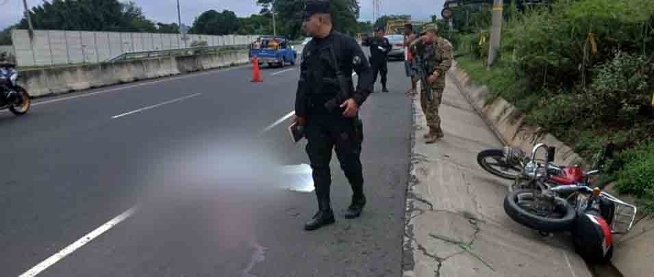 Biker fallece tras invadir carril y se accidenta contra camioneta en La Paz