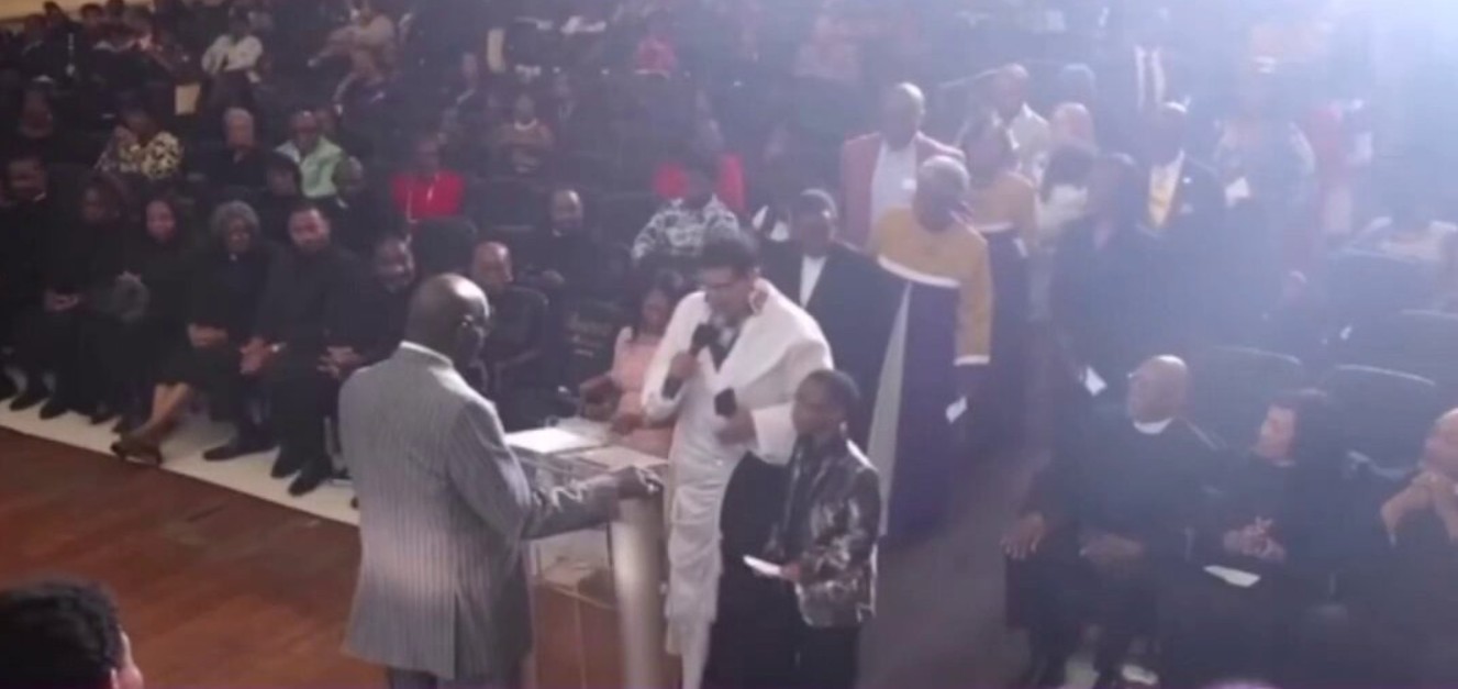 Pastor se queja de donación insuficiente: Le dieron $1,200 y quería 2 mil dólares