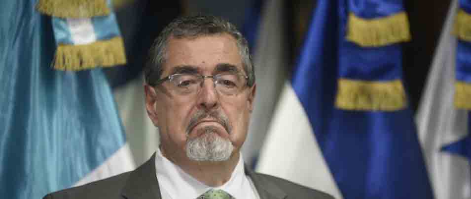 Presidente de Guatemala reconoce que existió complicidad en fuga de pandilleros