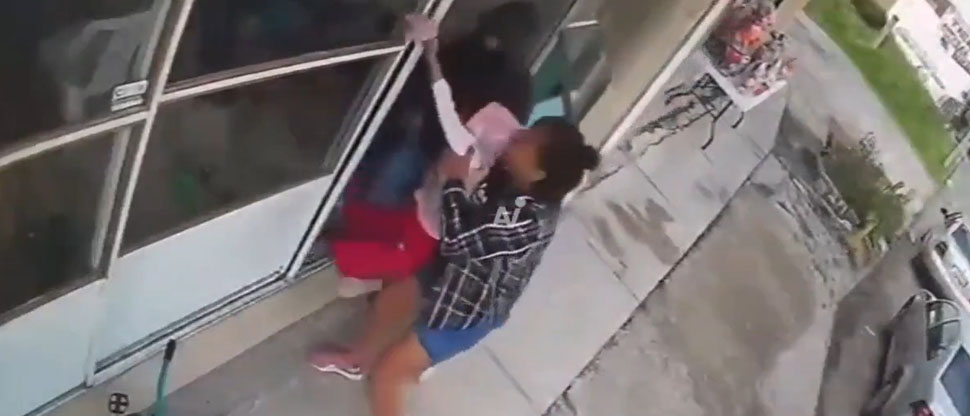México: vídeo muestra cómo secuestran a dos niños de 5 años