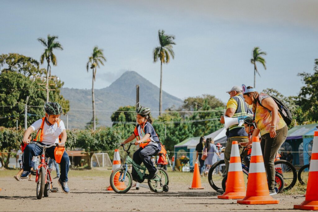 Parque de Educación Vial llega al Cafetalón en Santa Tecla