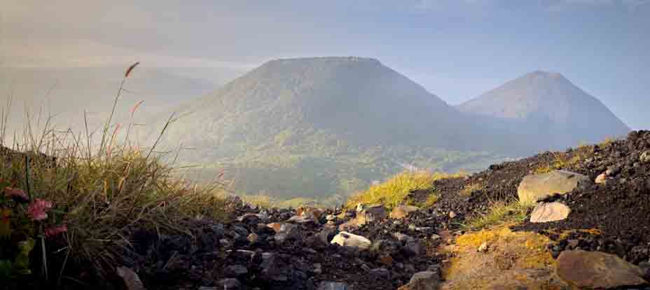 Medio Ambiente:  volcanes se mantienen actividad normal