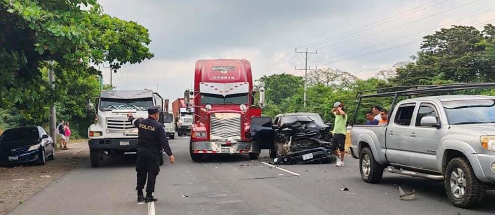 Reportan fuerte siniestro vial sobre la carretera que de Sonsonate conduce hacia Acajutla