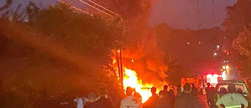 Un fallecido y seis lesionados graves deja fuerte siniestro vial en Chalatenango: un auto se incendió tras el impacto