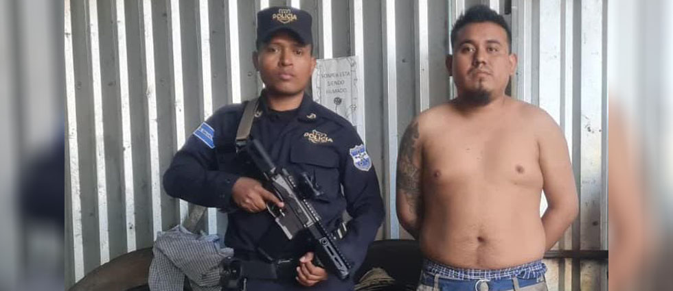 Policías arrestan a 18-S que por temor intentó ocultar un tatuaje de su pandilla