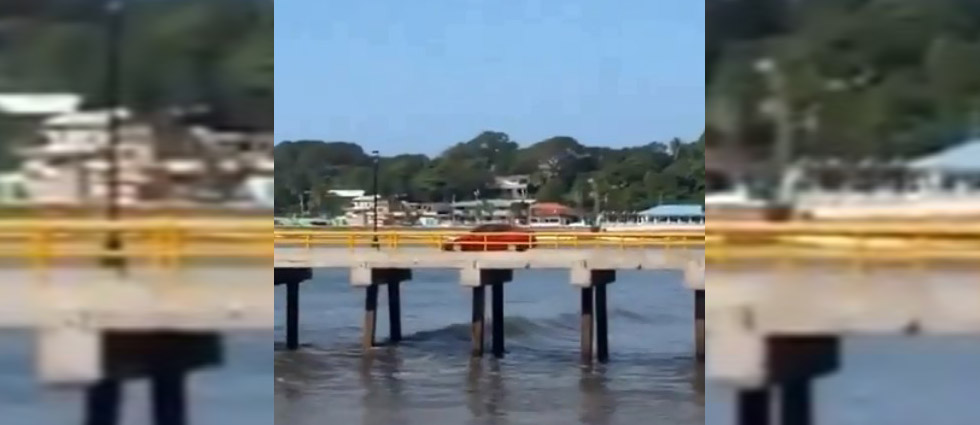 Captan a vehículo circulando en el nuevo muelle turístico del puerto de La Libertad