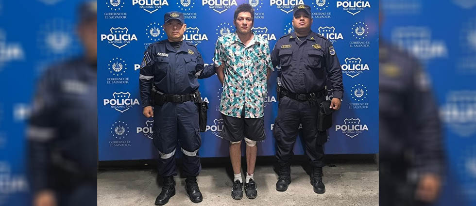 Policías capturan a joven ebrio tras provocar un siniestro vial en Mejicanos