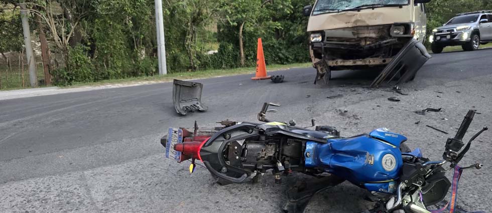 Hombre pierde la vida tras fuerte choque carretera a Suchitoto