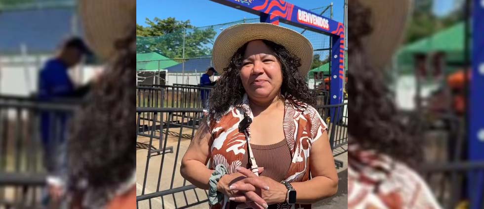 Salvadoreña residente en Nueva York, con 35 años viviendo en EUA, viene por primera vez al Carnaval de San Miguel