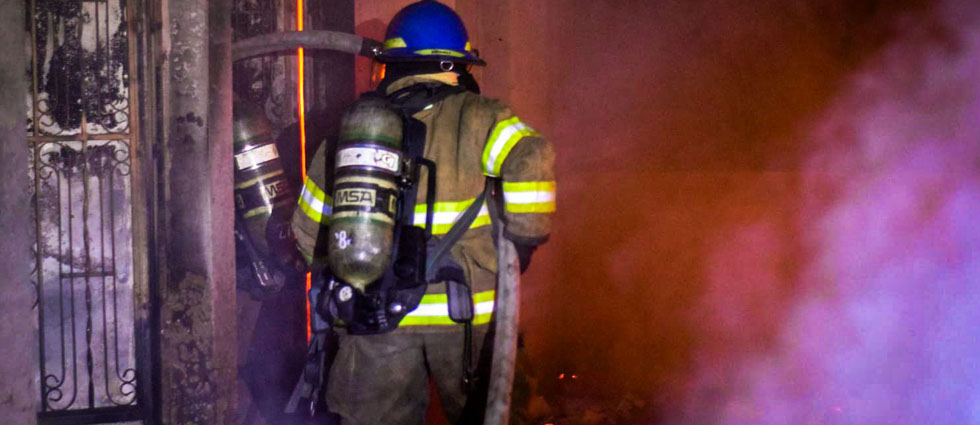 Bomberos sofocan incendio estructural en vivienda de Apopa