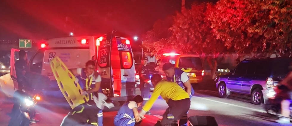 Reportan dos lesionados tras fuerte accidente en San Salvador