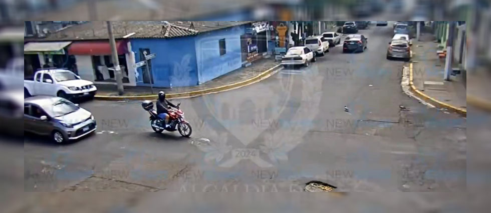 Distraído automovilista provoca leve choque en Santa Tecla