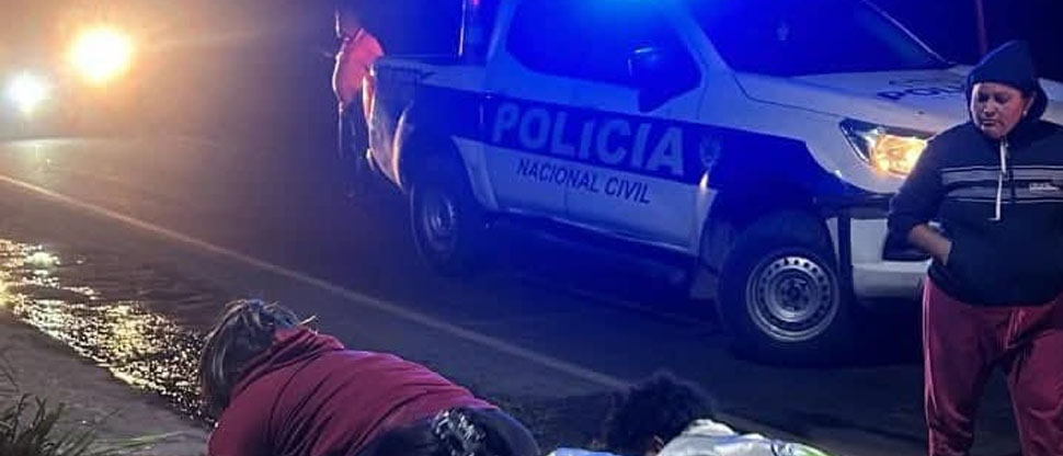 Auxilian a motociclista que sufrió aparatoso accidente en carretera a Ilobasco