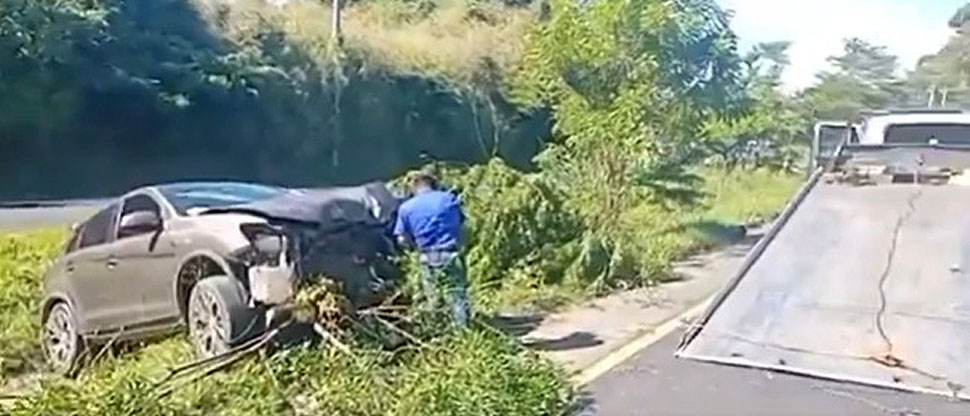 VMT auxilia a conductor que se accidentó en carretera Panamericana