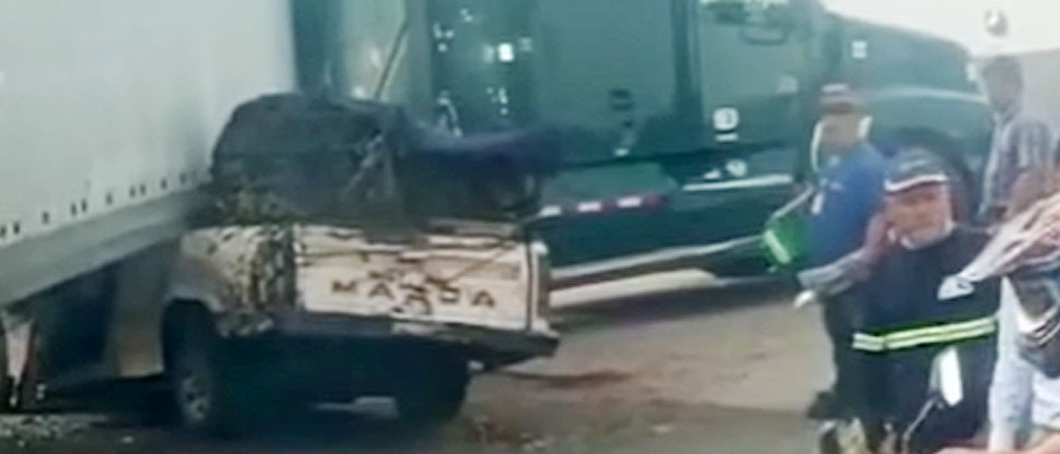 Reportan aparatoso accidente en carretera a Sonsonate