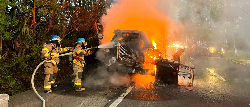 Bomberos sofocan incendio en cabezal en carretera Panamericana