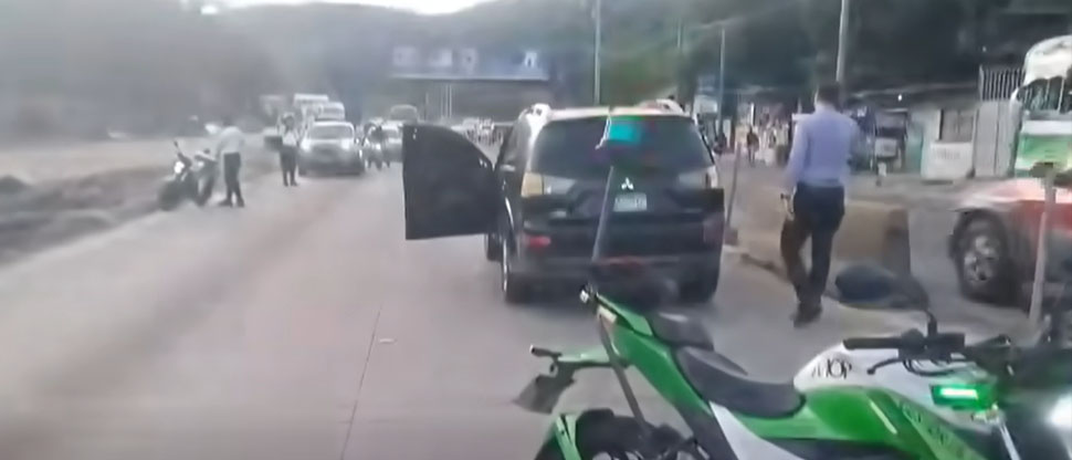 Peatón es atropellado en cercanías de una pasarela en carretera Los Chorros
