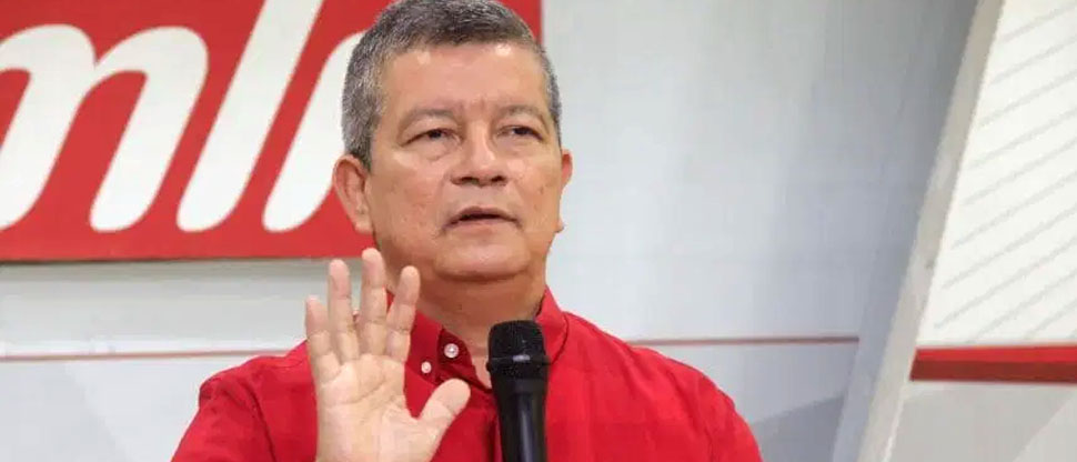 Chino Flores llama “alienados” a salvadoreños que consumen café de una cadena internacional