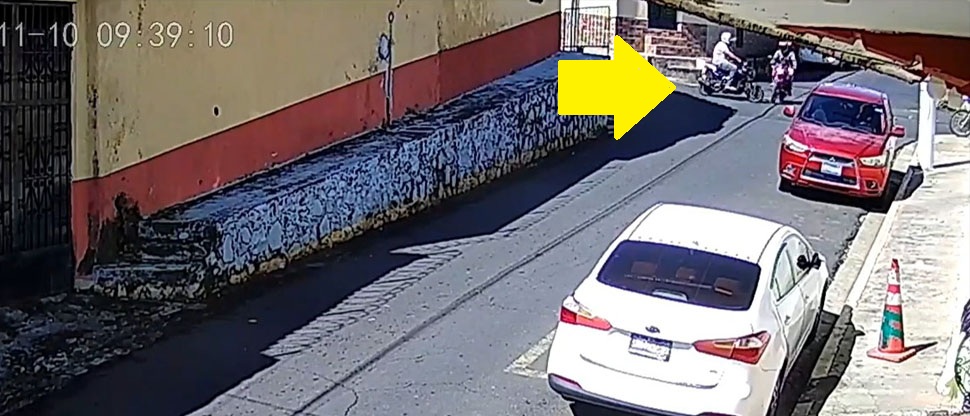 Motociclista irrespeta señal de alto y choca contra otro en Sensuntepeque