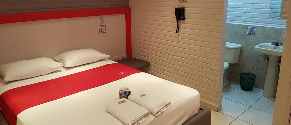 Honduras: sujetos entran a motel y atacan a hombre mientras hacia el “delicioso”