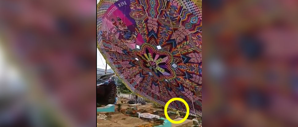 Captan instante cuando barrilete gigante cae sobre niño en cementerio de Guatemala
