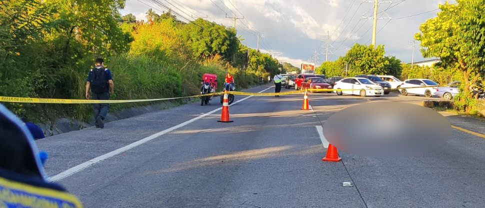 Motociclista fallece tras chocar contra parte trasera de microbús en Alta Vista