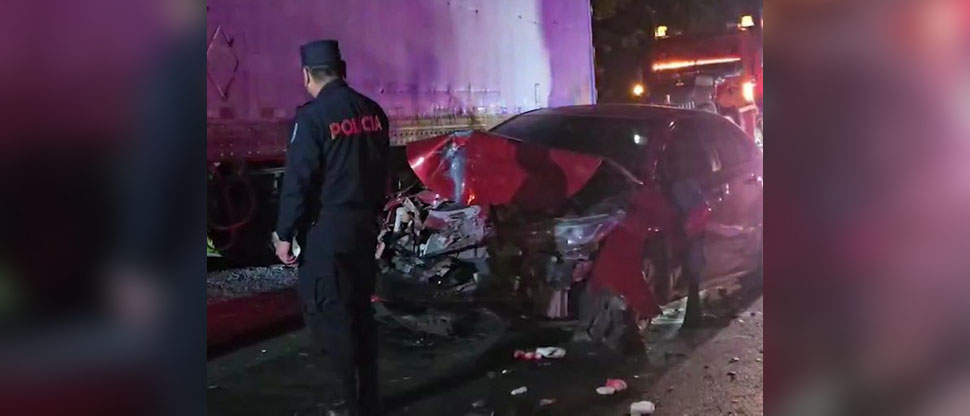 Un fallecido y 5 lesionados es el saldo de choque entre pick up y carro particular en San Pedro Perulapán