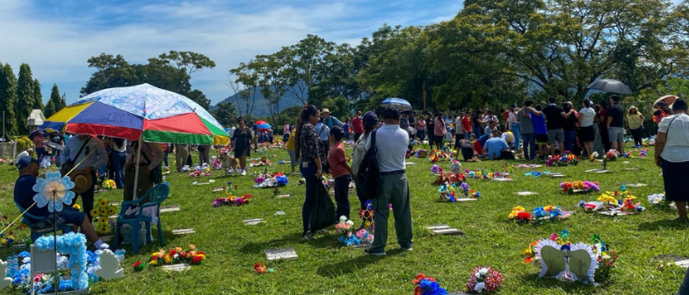 Más de 91,000 personas visitaron los cementerios de San Salvador Centro el 2 de noviembre