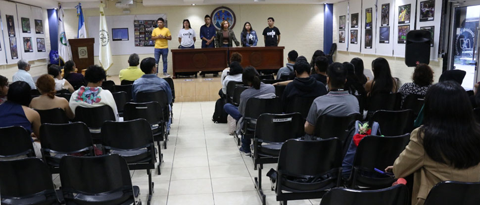 Estudiantes de Periodismo de la UES traspasan fronteras y exhiben sus propuestas fotográficas en Guatemala