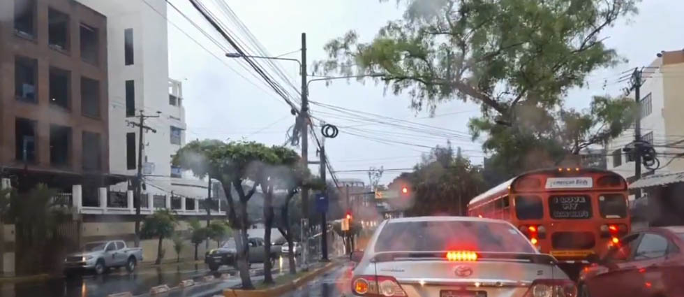 Lluvias azotarán varias zonas del país esta noche de martes, incluida el AMSS