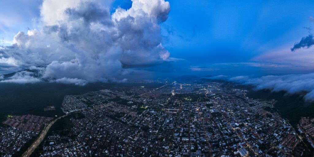 Fuertes vientos azotarán a El Salvador este viernes, pero no evitarán que el ambiente esté muy cálido