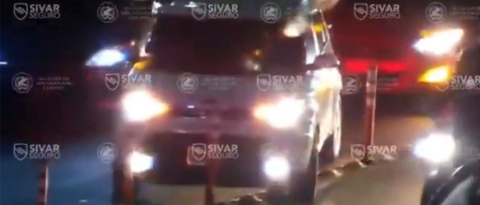 Sancionan a conductor de camioneta que dañó separadores de carril en el bulevar de Los Próceres