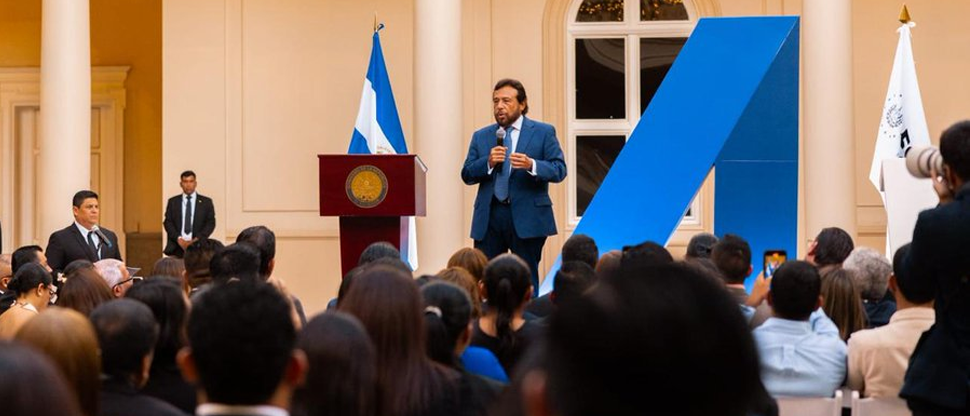 Vicepresidente Ulloa preside la Primera Graduación del Programa de Certificación en Administración Pública