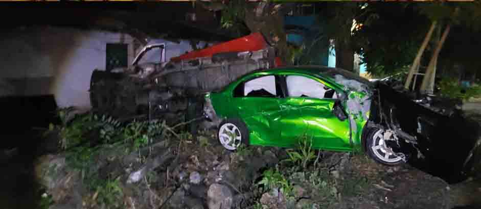 Conductor impacta contra vehículo estacionado cerca del cementerio de San Juan Nonualco