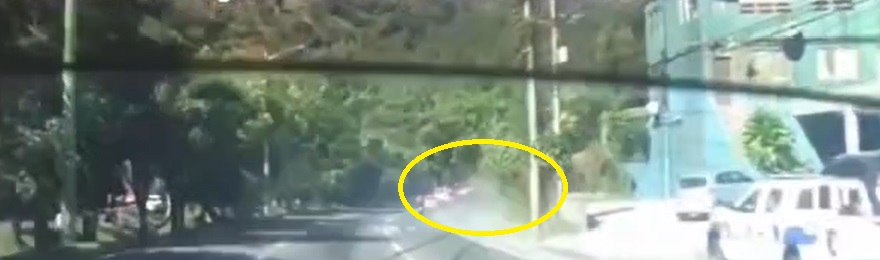 Viralizan momento exacto cuando camión pierde el control y se accidenta en autopista Comalapa