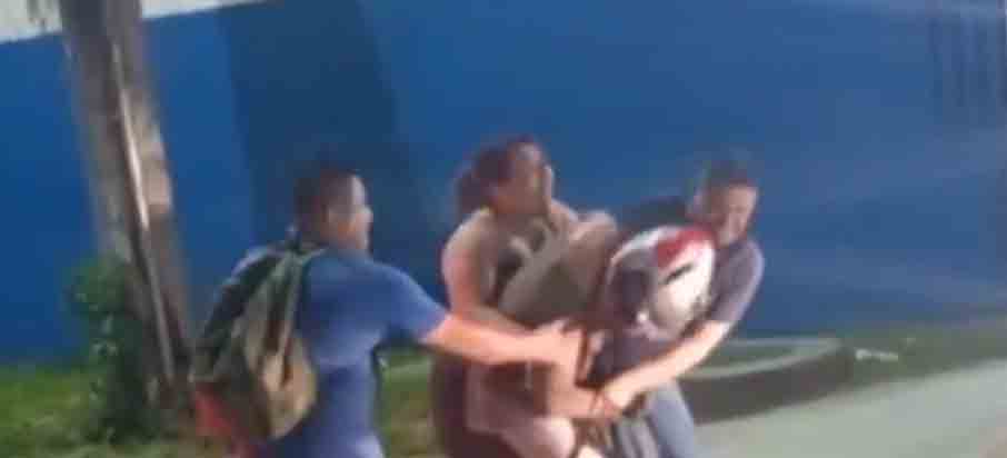 Conductores se van a los golpes por el derecho de vía en Apopa