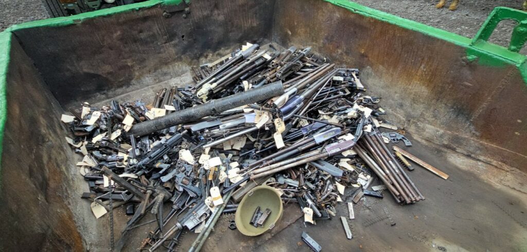FGR destruye 1,413 armas de fuego incautadas en hechos delictivos