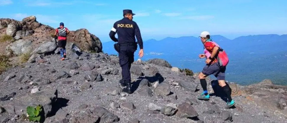 PNC brinda seguridad a los atletas que participan en el Trial Runners 2025