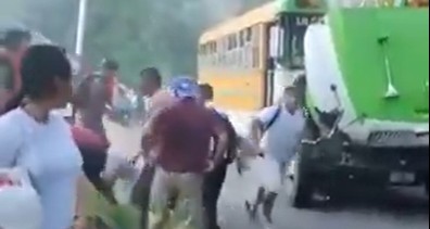 Pasajeros abandonan bus tras registrarse incendio durante el trayecto