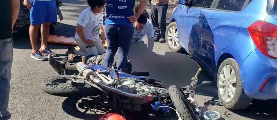 2 Bikers gravemente lesionados en Mejicanos tras  accidentarse con un panelito