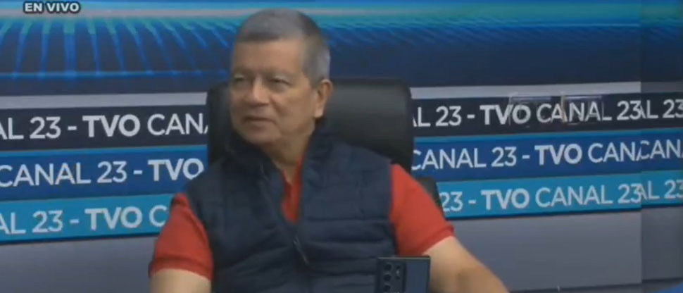 Manuel “chino” Flores califica de “altaneros” y “tipejos” a los de ARENA y su propio partido