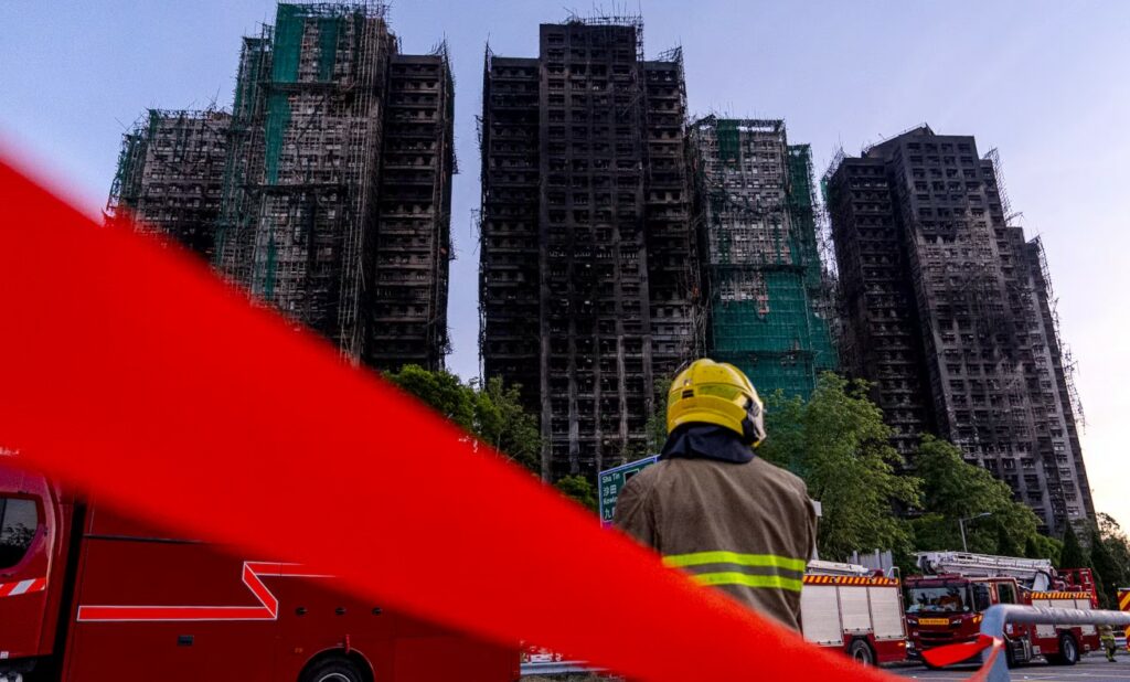 Hong Kong: decretan tres días de duelo tras incendio que dejó un centenar de fallecidos