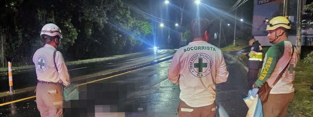 Motociclista de 19 años pierde la vida tras accidentarse esta madrugada