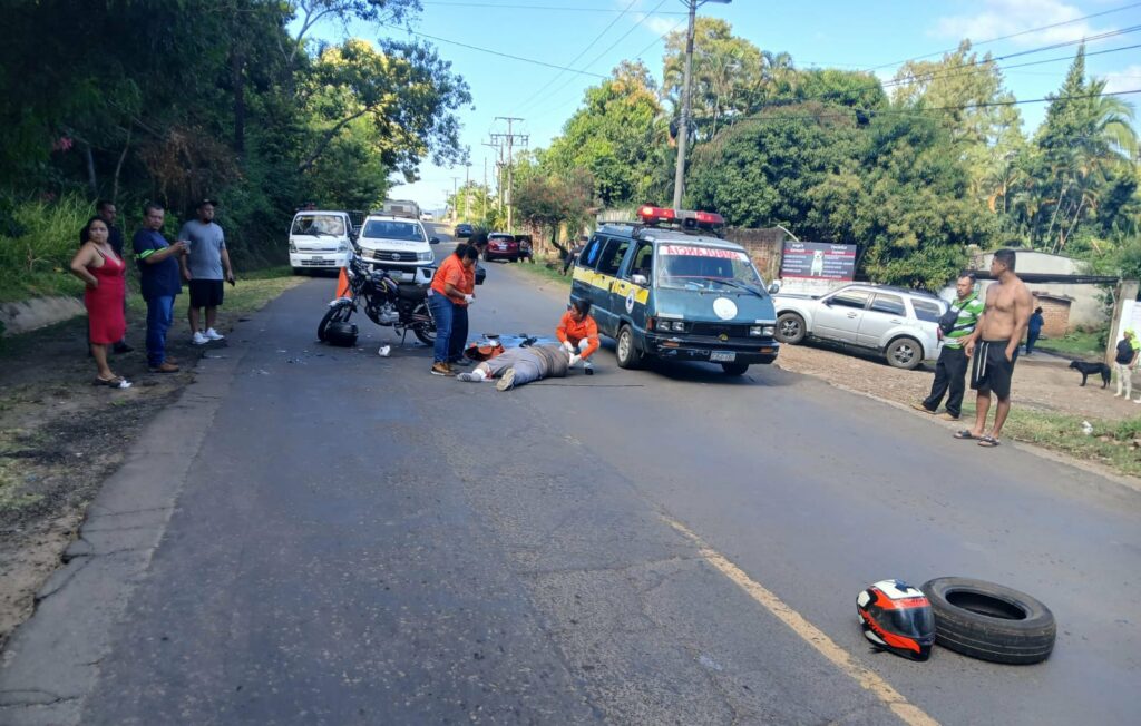 Motociclista fallece luego de chocar contra un carro en Santa Ana