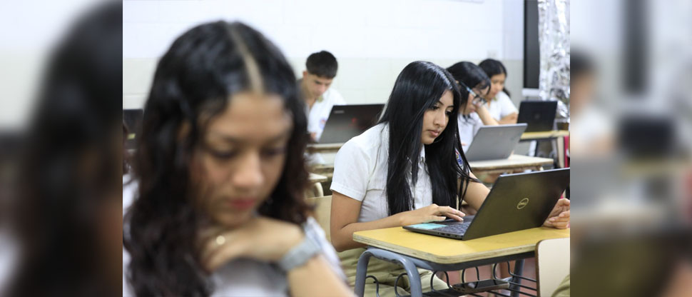 Este año, 70,000 alumnos se examinaron para la prueba AVANZO