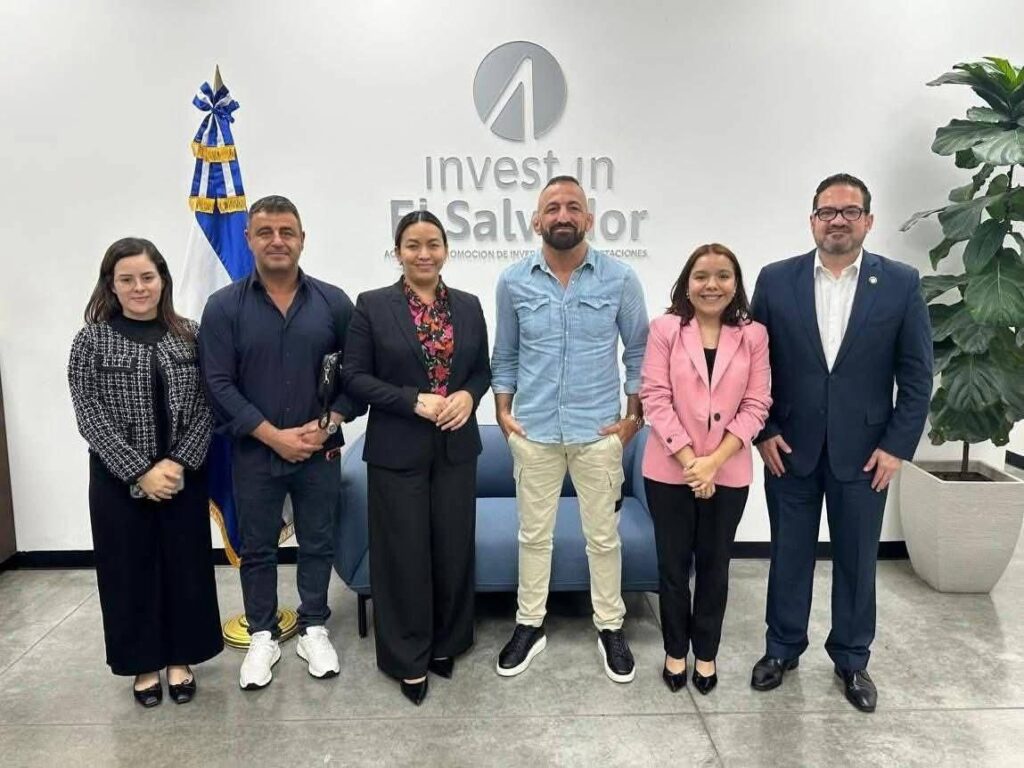 El Salvador recibe a inversionistas suecos para crear Centros de Bienestar