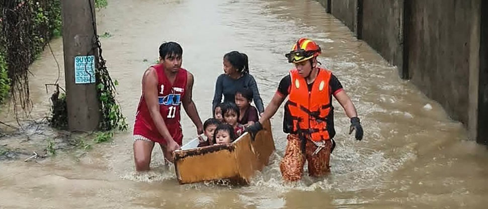 El tifón Kalmaegi inunda el centro de Filipinas y deja 26 muertos