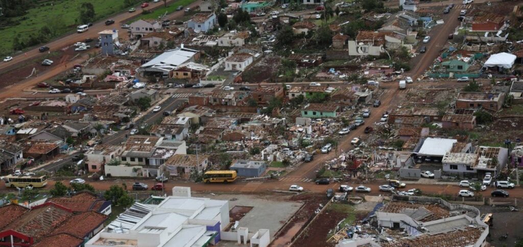 Tornado deja cinco muertos y más de 430 heridos en Brasil